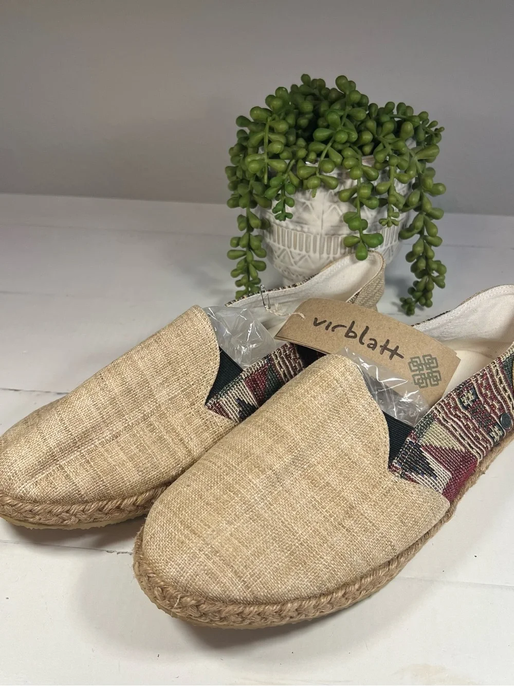 UNISEX VIRBLATT slip-on shoes. Tan Canvas with Patterned Trim. NWT